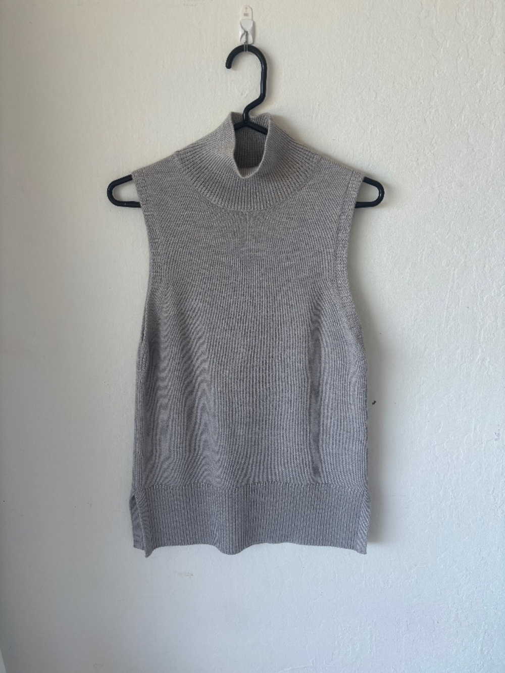 Aritzia Benton Gray merino wool sleeveless turtleneck sweater